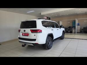 Toyota Land Cruiser 300 3.3D GR-Sport - Image 2