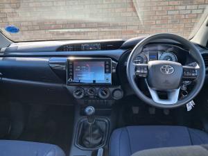 Toyota Hilux 2.4GD-6 Xtra cab Raider manual - Image 6