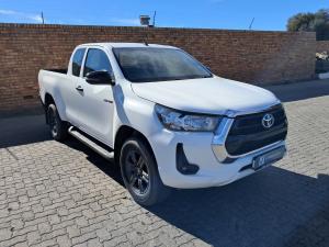 Toyota Hilux 2.4GD-6 Xtra cab Raider manual - Image 1