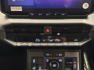 Toyota Hilux 2.8GD-6 double cab Raider 4x4 - Image 14