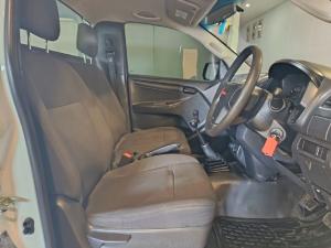 Isuzu D-Max Gen 6 250 single cab Fleetside safety - Image 6