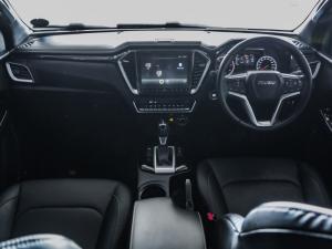 Isuzu D-Max 3.0TD double cab V-Cross 4x4 - Image 13