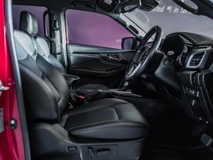 Isuzu D-Max 3.0TD double cab V-Cross 4x4 - Image 16