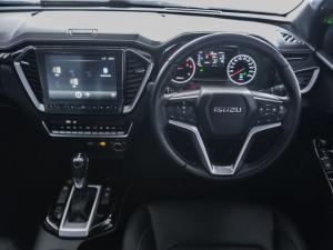 Isuzu D-Max 3.0TD double cab V-Cross 4x4 - Image 17