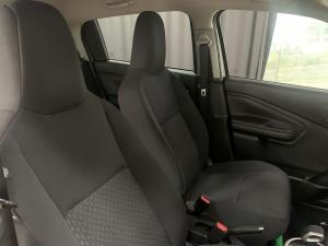 Toyota Vitz 1.0 XR auto - Image 10