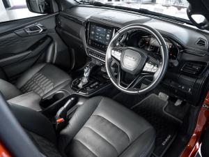 Isuzu D-Max 3.0TD double cab V-Cross 4x4 - Image 12