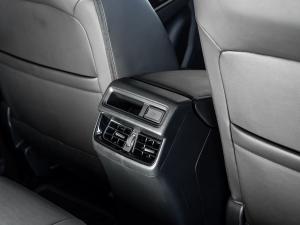Isuzu D-Max 3.0TD double cab V-Cross 4x4 - Image 26