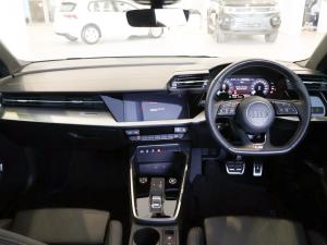 Audi A3 sedan 35TFSI S line - Image 11