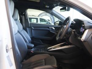 Audi A3 sedan 35TFSI S line - Image 12