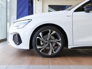 Audi A3 sedan 35TFSI S line - Image 7