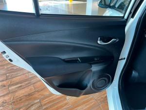 Toyota Yaris 1.5 Xs auto - Image 27