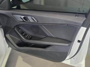 BMW 1 Series 118i Sport Line - Image 17
