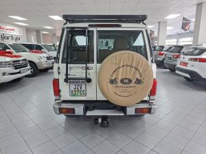 Toyota Land Cruiser 76 4.5D-4D V8 station wagon LX - Image 5