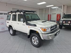 Toyota Land Cruiser 76 4.5D-4D V8 station wagon LX - Image 1