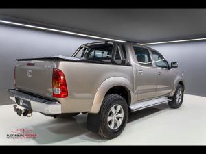Toyota Hilux 3.0D-4D double cab 4x4 Raider auto - Image 2