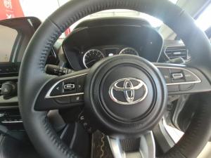 Toyota Urban Cruiser 1.5 XR manual - Image 8