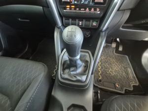 Toyota Urban Cruiser 1.5 XR manual - Image 11