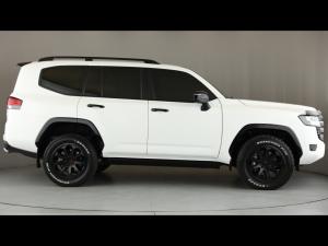 Toyota Land Cruiser 300 3.3D GX-R - Image 3