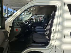 Toyota Hiace 2.5D-4D bus 14-seater GL - Image 7