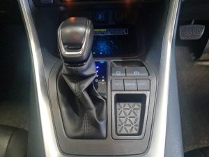 Toyota RAV4 2.0 VX - Image 12