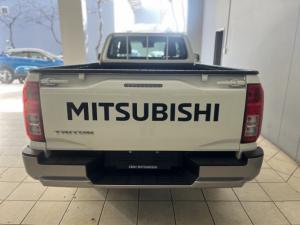 Mitsubishi Triton 2.4DI-D single cab GL 4x4 - Image 4