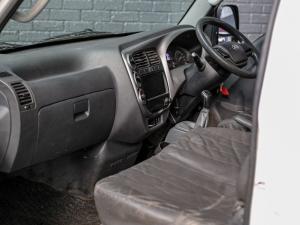 Kia K2700 2.7D workhorse dropside (no aircon) - Image 12