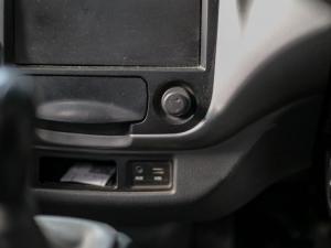Kia K2700 2.7D workhorse dropside (no aircon) - Image 14
