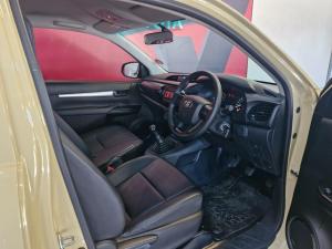 Toyota Hilux 2.0 chassis cab - Image 10