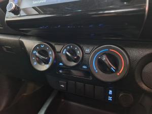 Toyota Hilux 2.0 chassis cab - Image 13