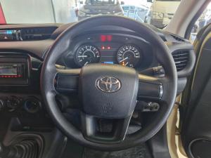 Toyota Hilux 2.0 chassis cab - Image 14