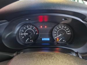 Toyota Hilux 2.0 chassis cab - Image 16