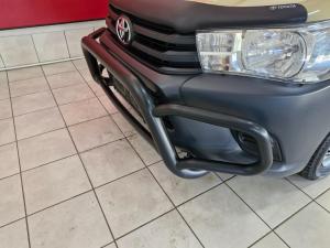 Toyota Hilux 2.0 chassis cab - Image 2