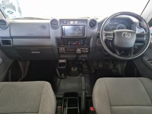 Toyota Land Cruiser 79 2.8GD-6 single cab manual - Image 6