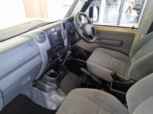 Toyota Land Cruiser 79 2.8GD-6 single cab manual - Image 7