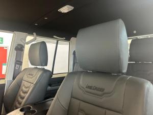 Toyota Land Cruiser 79 2.8GD-6 double cab manual - Image 15