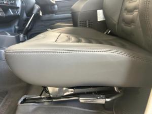 Toyota Land Cruiser 79 2.8GD-6 double cab manual - Image 27