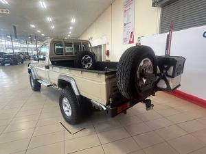 Toyota Land Cruiser 79 4.5D-4D V8 single cab LX 70th Anniversary - Image 15