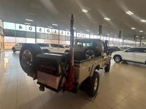 Toyota Land Cruiser 79 4.5D-4D V8 single cab LX 70th Anniversary - Image 2