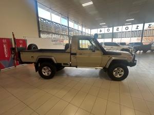 Toyota Land Cruiser 79 4.5D-4D V8 single cab LX 70th Anniversary - Image 3