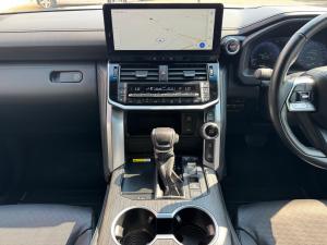 Toyota Land Cruiser 300 3.5T GR-Sport - Image 13