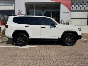 Toyota Land Cruiser 300 3.5T GR-Sport - Image 3