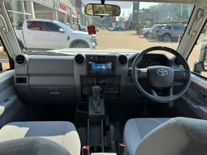 Toyota Land Cruiser 79 2.8GD-6 double cab auto - Image 6