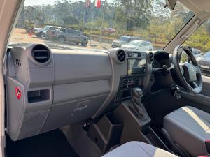 Toyota Land Cruiser 79 2.8GD-6 double cab auto - Image 7
