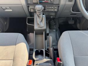 Toyota Land Cruiser 79 2.8GD-6 double cab auto - Image 10