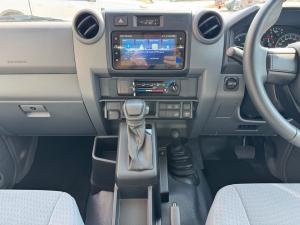 Toyota Land Cruiser 79 2.8GD-6 double cab auto - Image 12
