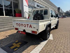 Toyota Land Cruiser 79 2.8GD-6 double cab auto - Image 2