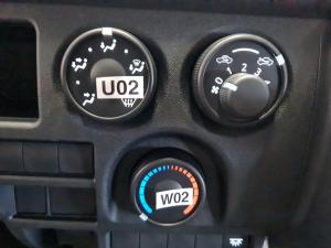 Toyota Hiace 2.7 Ses-fikile 16-seater - Image 13