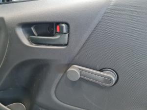 Toyota Hiace 2.7 Ses-fikile 16-seater - Image 21