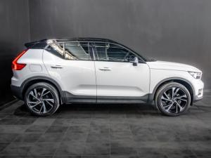 Volvo XC40 T3 R-Design - Image 2