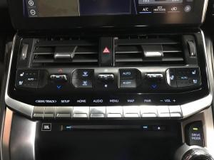 Toyota Land Cruiser 300 3.3D GR-Sport - Image 17